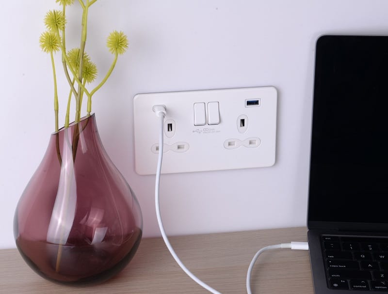 Slimline Screwless 13A 2G Switched Socket with 45W Synchronize Quick Charger of USB-A & C